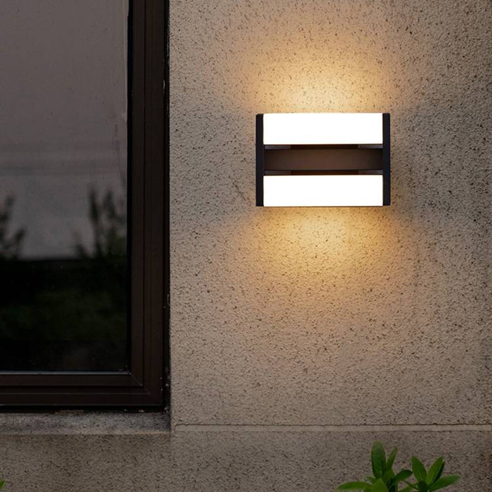 Orr outdoor wall lamp mounted outdoors