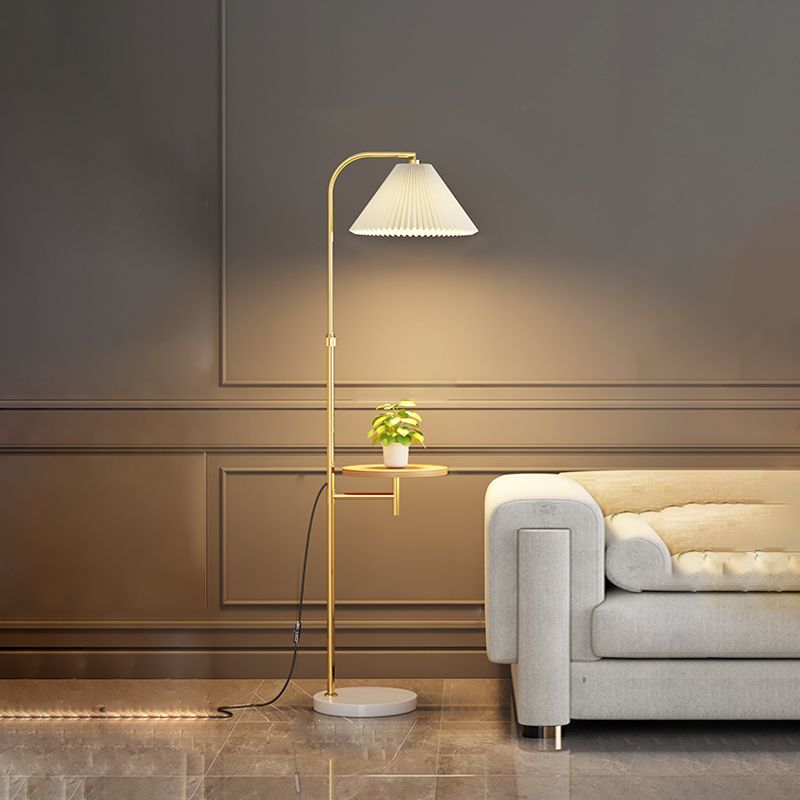 Ozawa pleated floor lamp black gold