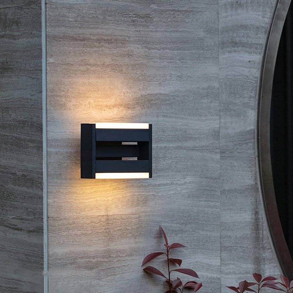 Orr outdoor wall lamp size