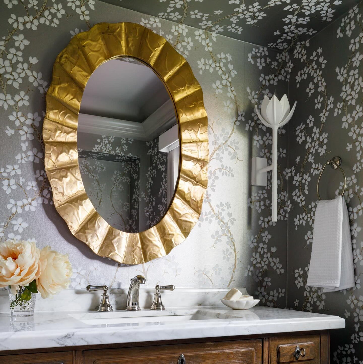 Kristy Wall Lamp Flower