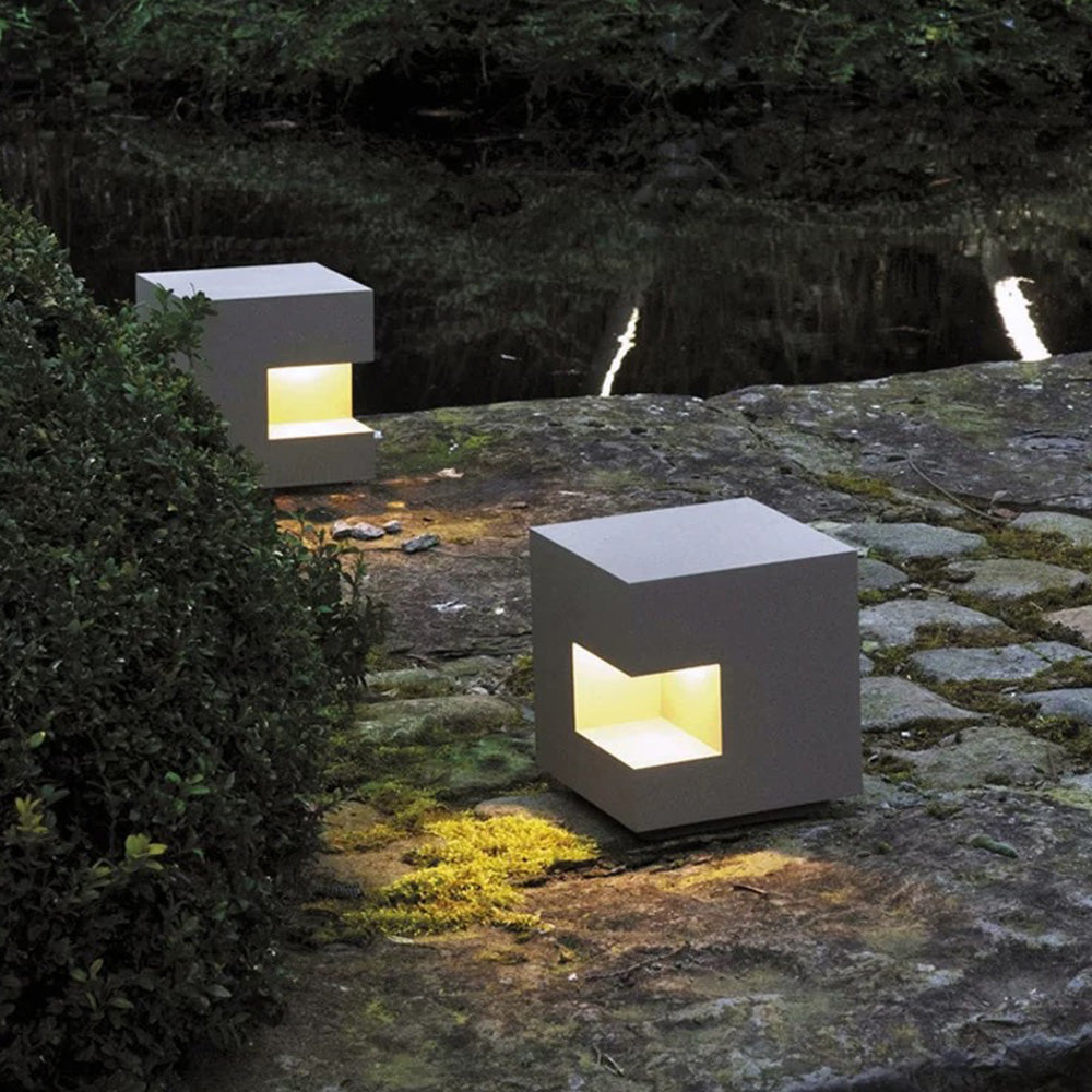 Cube Floor Lamp | Black | Solar
