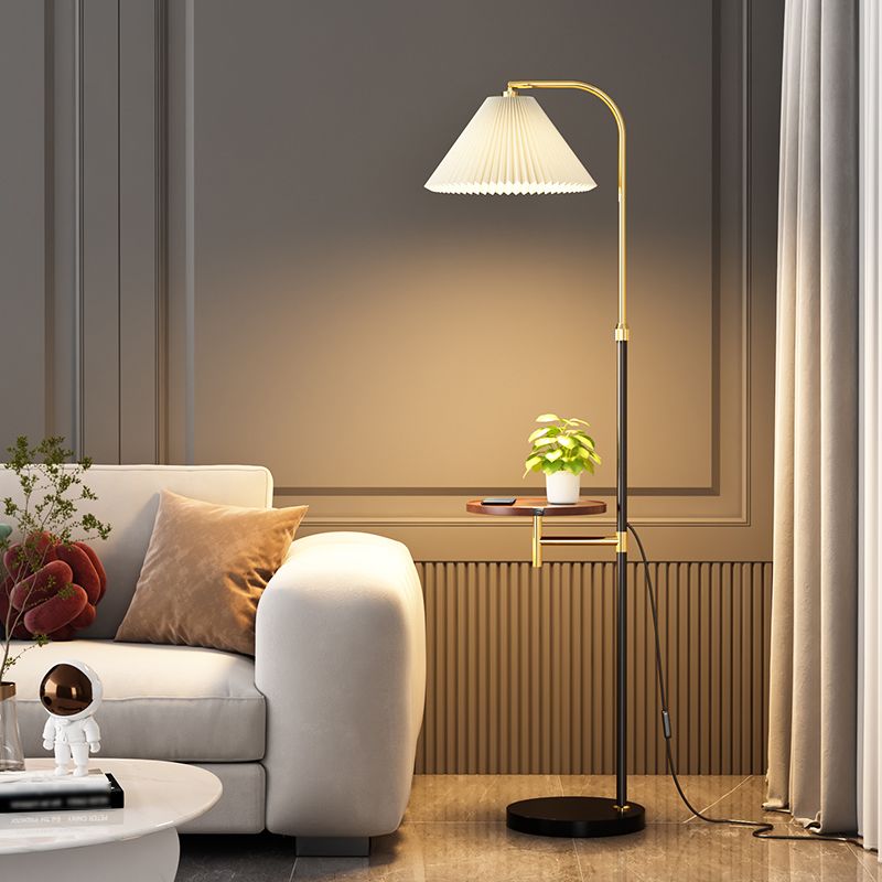 Ozawa pleated floor lamp gold