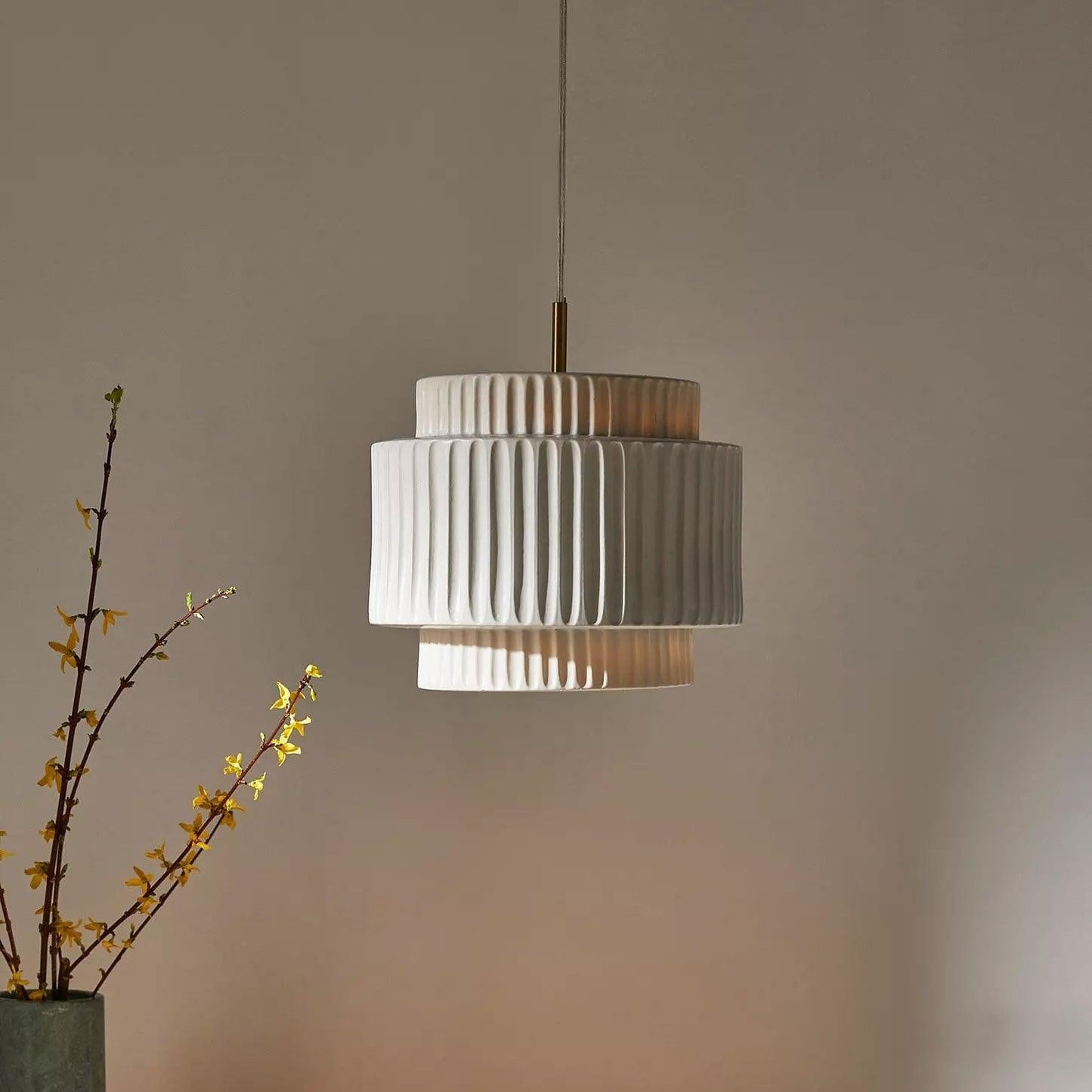 Elegant Ribbed Pendant Light with Adjustable Height | Modern Metal Design for Stylish Kitchen Pendant Lighting 8