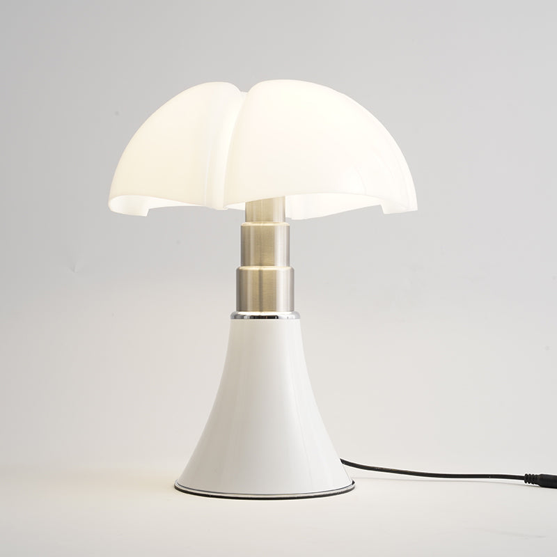 Elegant Vintage Table Lamp | Retro LED Design with Energy-Efficient Lighting for Sophisticated Ambiance 0
