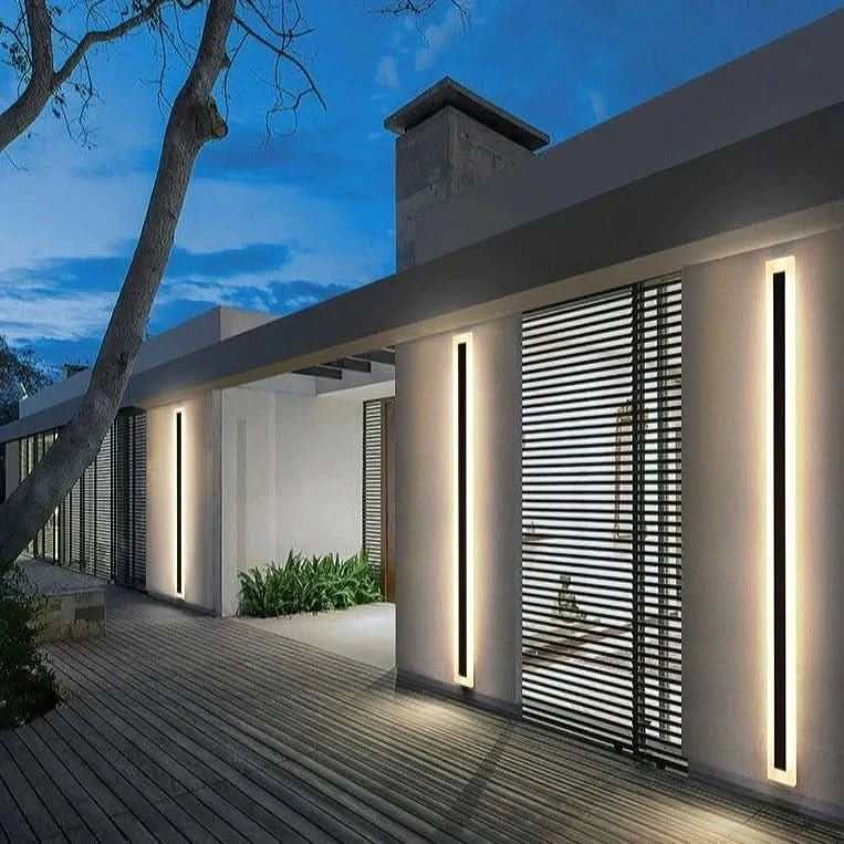 Immense waterproof LED outdoor wall light