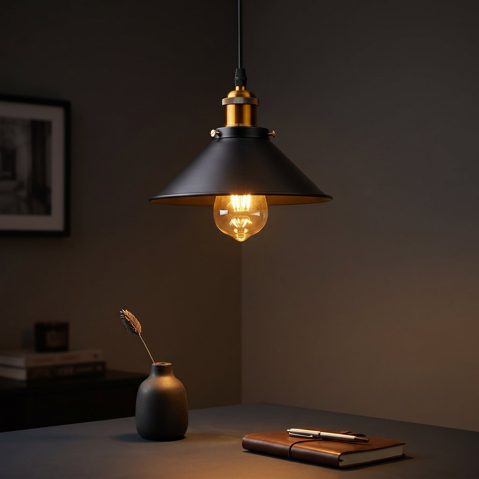 Kveld | Vintage Iron Pendant Light with Industrial Design | Adjustable Hanging Length for Focused Illumination 3
