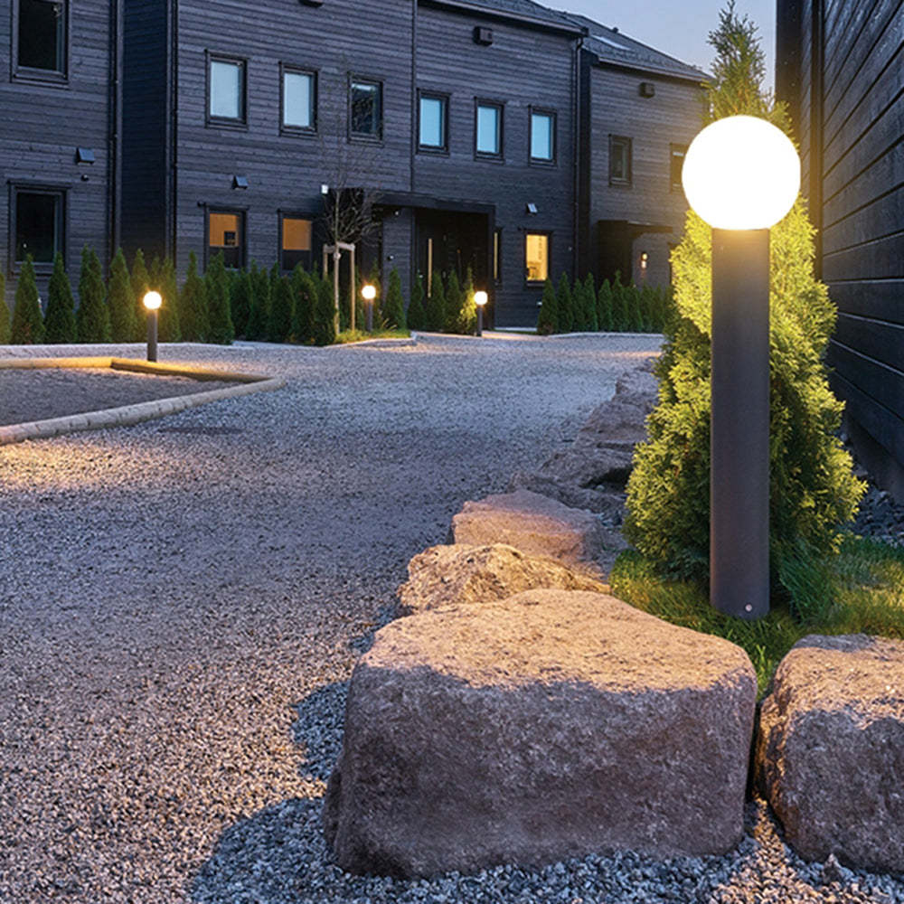 Modern LED Outdoor Lamp | Sleek Metal Design for Pathway Illumination 2