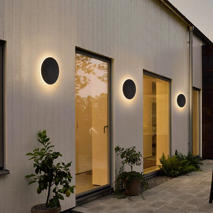 Modern Outdoor Wall Light | Weather-Resistant LED Fixture for Stylish Illumination 3