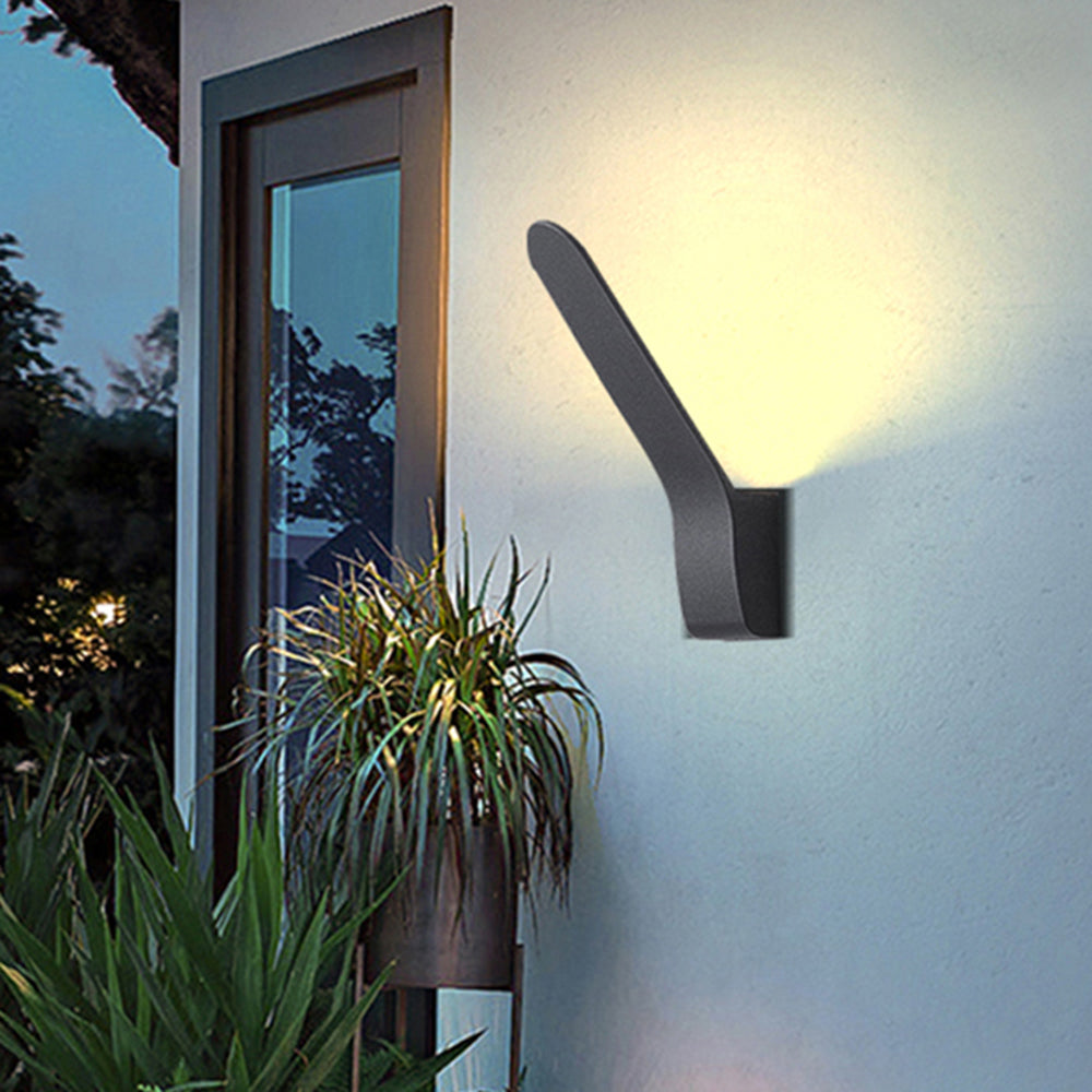 Minimalist Outdoor Wall Lamp | Black