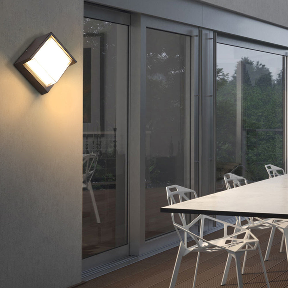 Ray Collection | Outdoor Wall Lamp with Warm LED Light | Modern Design for Patios and Gardens 3