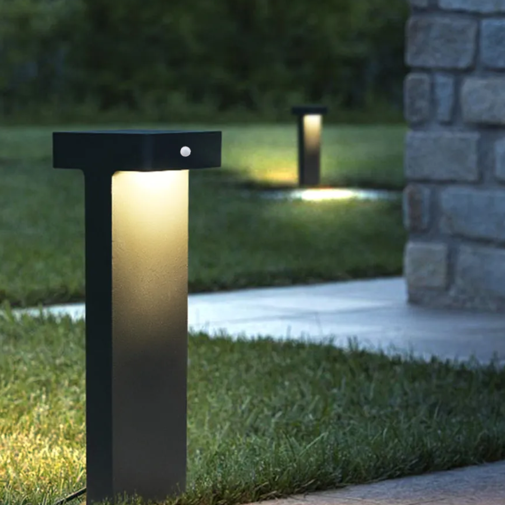Solar Outdoor Path Light | Black/Grey
