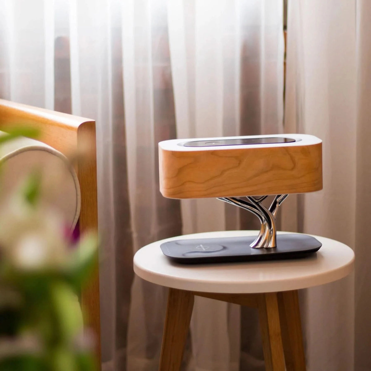 HomeTree table lamp with speaker and wireless charger